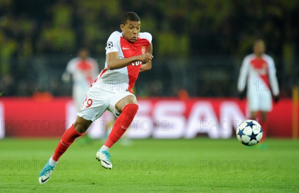 firo : 12.04.2017 Fußball, Saison 2016/2017, Champions League, BVB, Borussia Dortmund - AS Monaco, Viertelfinal-Hinspiel Einzelaktion, Kylian MBAPPE, AS Monaco, ganze Figur,