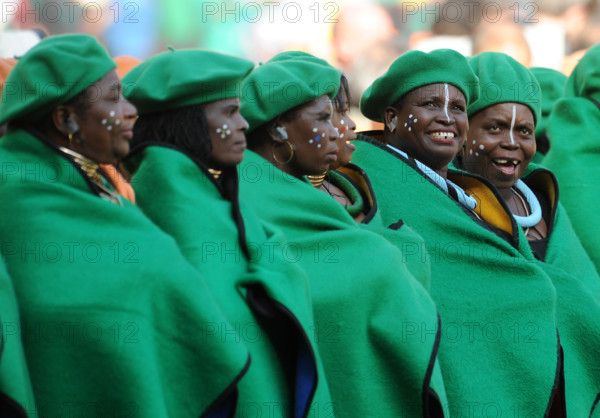 Suedafrikanische Tanezerinnen bei der Eroeffnungsfeier. Eroeffnungsspiel: Spiel 01: Suedafrika - Mexiko, Johannesburg, 11.06.2010 FIFA - Fussball Weltmeisterschaft 2010 in Suedafrika. Opening Ceremony: Opening Game: Game 01: South Africa - Mexico, Johannesburg, 11th June 2010-- FIFA- Soccer World Championship 2010 in South Africa. JAPAN OUT!