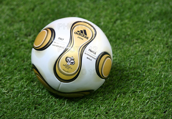 Fussball WM 2006 Finale 09.07.2006 Italien 5-3 Frankreich n.E. Finalball Teamgeist FOTO: Pressefoto ULMER/Markus Ulmer || Editorial use only