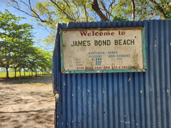 A sign on the entrance gate welcomes visitors to James Bond Beach in the northern Jamaican town. Nearby is the Goldeneye Resort, where Ian Fleming wrote the James Bond novels. The beach is temporarily closed. (to dpa-Korr "Bond origin Goldeneye: The Jamaican roots of 007" on the 70th anniversary of the publication of the novel "Casino Royale")