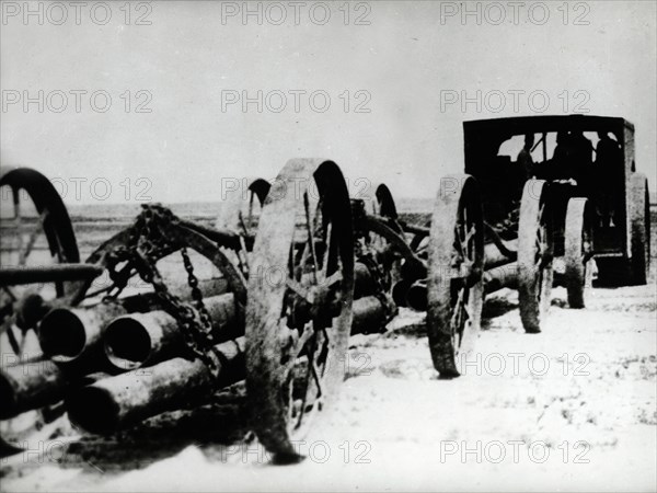Construction of the first pipe-lines in Iran in the Persian Gulf