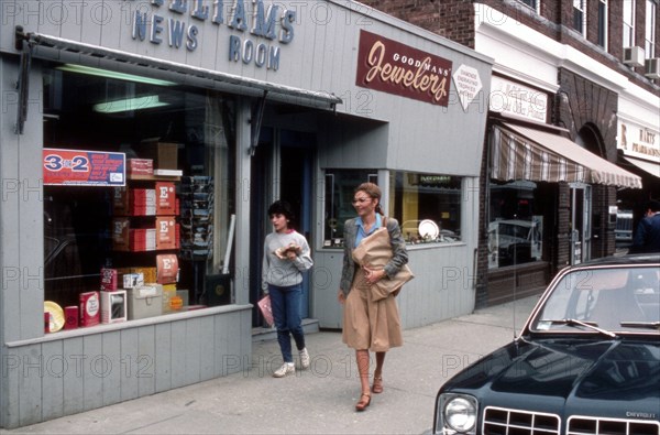 Farah Pahlavi avec sa fille Leila, Williamstown (1983)
USA