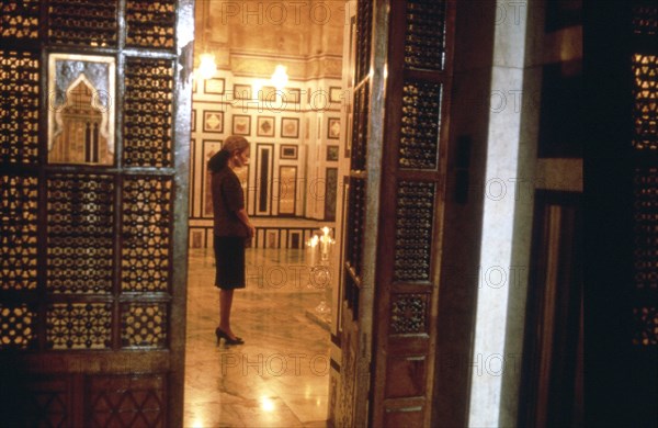 Farah Pahlavi standing near her husband's coffin, Mohammad Reza Pahlavi
