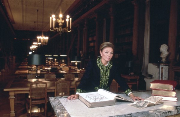 Farah Pahlavi at the French Academie des Beaux-Arts.