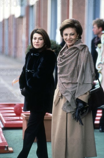 Farah Pahlavi et sa fille Leila, 1998