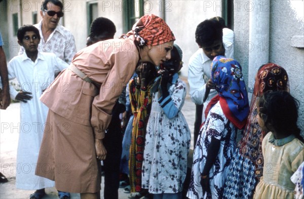 Farah Pahlavi, voyage sur l'île de Kish, 1975