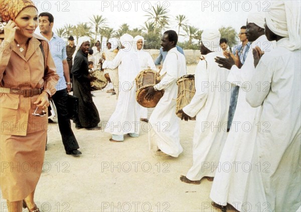 Farah Pahlavi en vacances à l'île de Kish, 1975