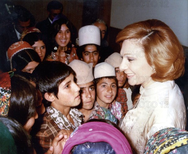 Farah Pahlavi en visite en province