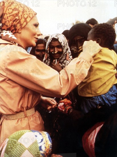 Farah Pahlavi en vacances à l'île de Kish, 1975