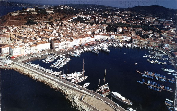 Vue aérienne du port de Saint-Tropez