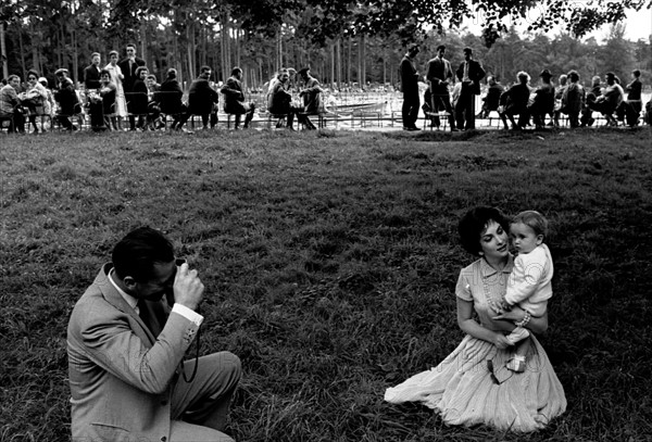 Gina Lollobrigida and Milko Skofic with their son (1958)
