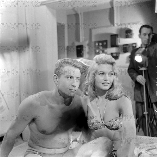 Brigitte Bardot et Roger Dumas sur le tournage de "La mariée est trop belle"