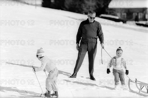 Rainier III of Monaco and children in Gstaad (1961)