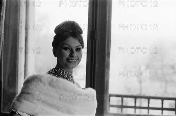 Sophia Loren in Christian Dior fashion