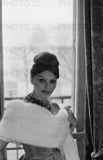 Sophia Loren in Christian Dior fashion