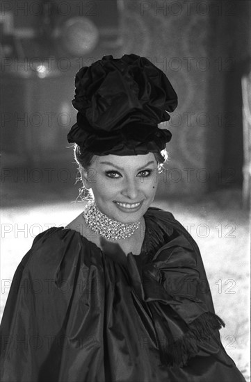 Sophia Loren in Christian Dior fashion