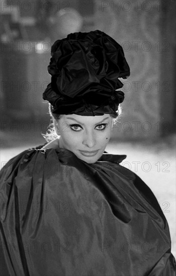 Sophia Loren in Christian Dior fashion