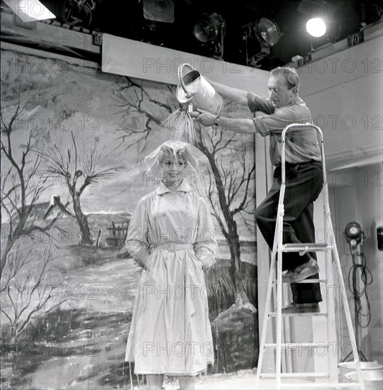 Brigitte Bardot sur le tournage de "La mariée est trop belle"