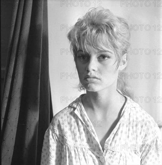 Brigitte Bardot sur le tournage de "La mariée est trop belle"