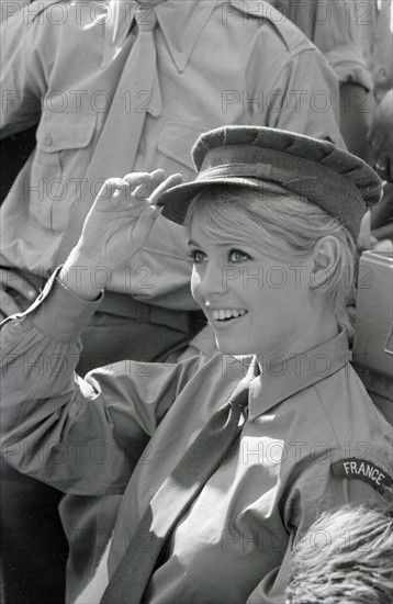 Brigitte Bardot sur le tournage de "Babette s'en va en guerre"