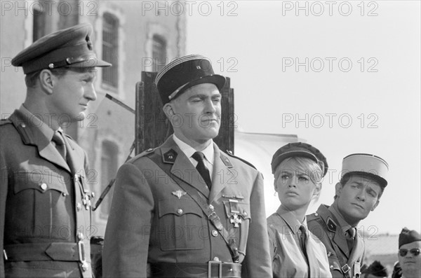 Brigitte Bardot et Jacques Charrier sur le tournage de "Babette s'en va en guerre"