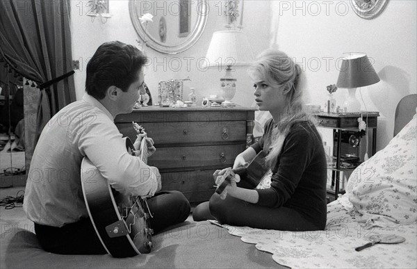 Brigitte Bardot et Sacha Distel (1958)