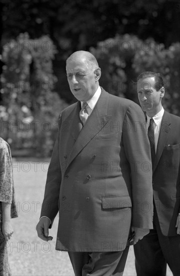 Charles de Gaulle reçoit le roi du Népal, Mahendra Bir Bikram Shah, 1960