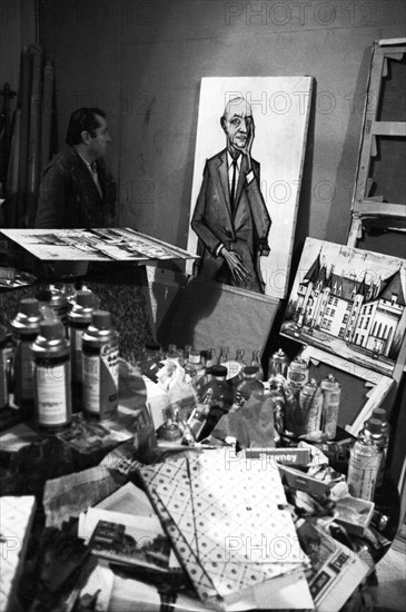 Bernard Buffet dans son atelier