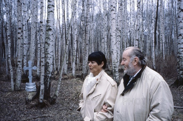 Bernard et Annabel Buffet, ballade en forêt