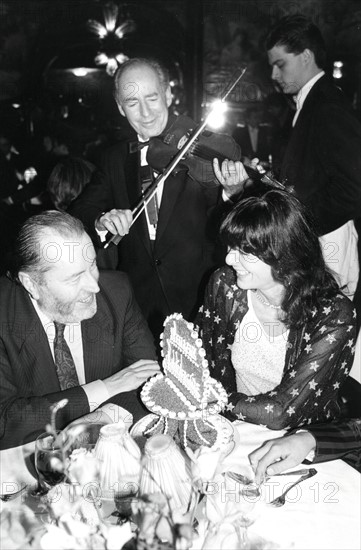 Bernard et Annabel Buffet au restaurant