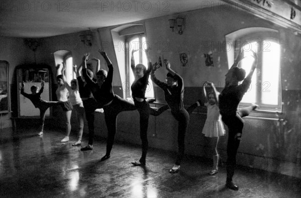 Cours de danse à l'étage de la maison de Louis-Ferdinand Céline à Meudon