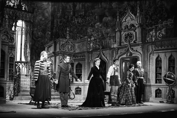 Performance of the play "L'Aigle à deux têtes", 1960