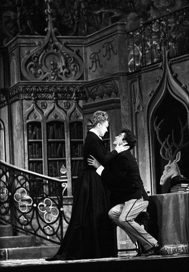 Performance of the play "L'Aigle à deux têtes", 1960