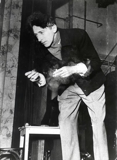 Cocteau en 1946