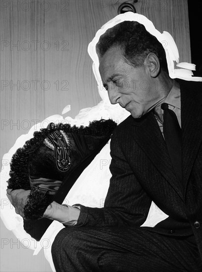 Cocteau et son bicorne d'académicien, mai 1959