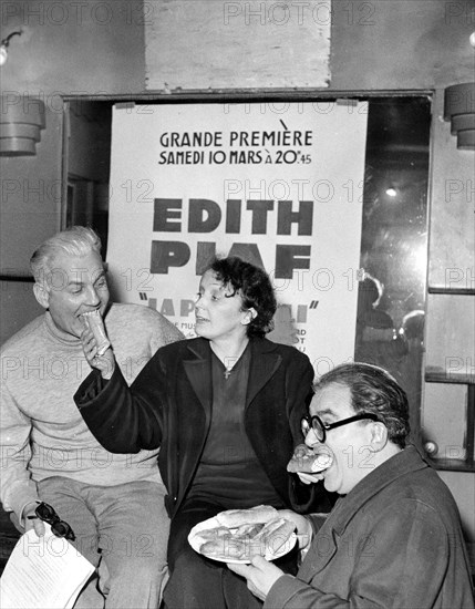 Piaf, Marcel Achard et Raymond Rouleau pendant les répétitions de "La P'tite Lili", 1951