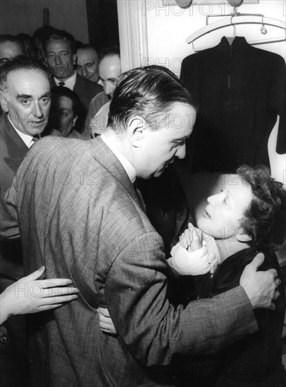 Piaf dans sa loge à l'Olympia,1956