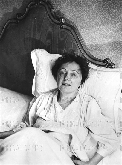 Piaf lying sick in bed, Stockholm, 1958