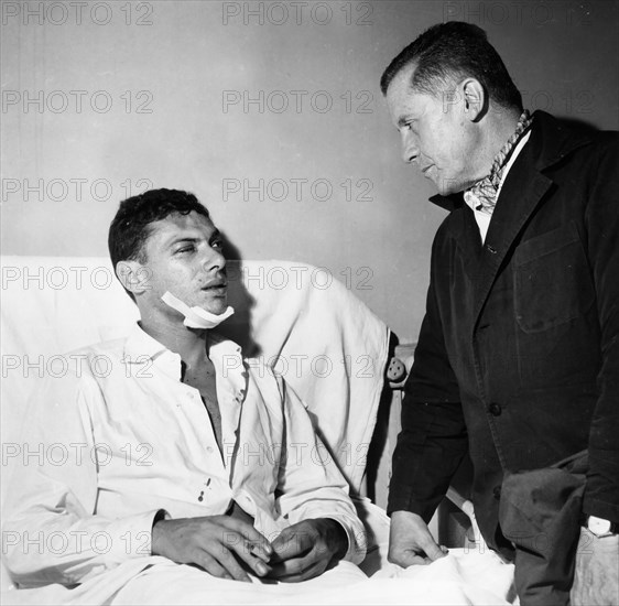 Georges Moustaki après l'accident de voiture avec Edith Piaf, septembre 1958