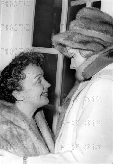 Piaf congratulated by Marlene Dietrich, November 1959