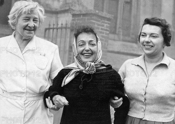 Piaf entre Mamy et Danièle Bormel, septembre 1960