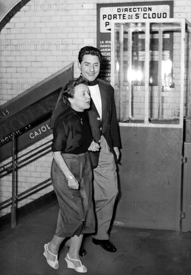 Piaf and Jacques Pills in the subway, May 1956