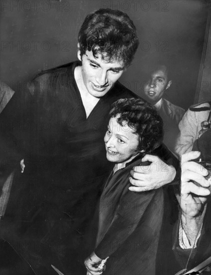 Piaf et Théo Sarapo, juin 1962