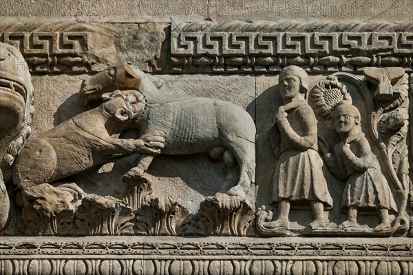 Façade de la Cathédrale de Fidenza en Italie