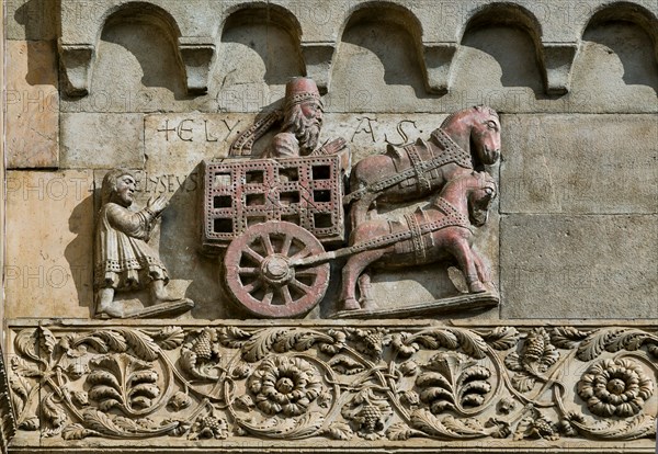 Façade de la Cathédrale de Fidenza en Italie