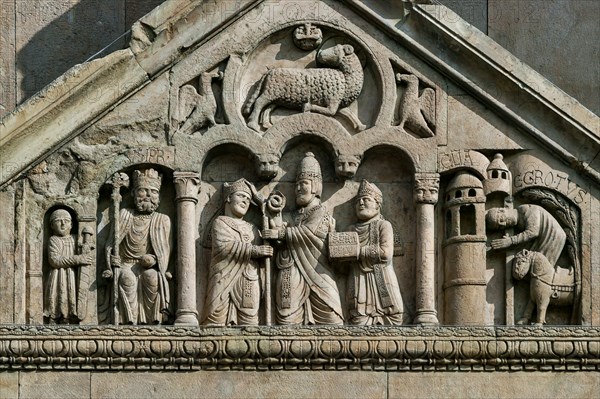 Façade de la Cathédrale de Fidenza en Italie