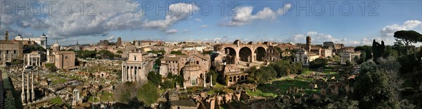 Vue sur le Forum romain depuis le Palatin, à Rome