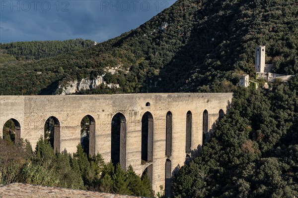 Spolète, Ponte delle Torri