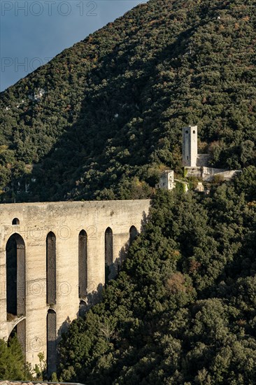 Spolète, Ponte delle Torri