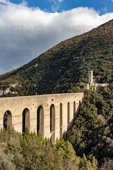 Spolète, Ponte delle Torri